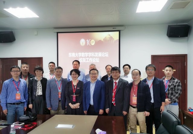 继续了解校友总会秘书长姚志彪宣读了《